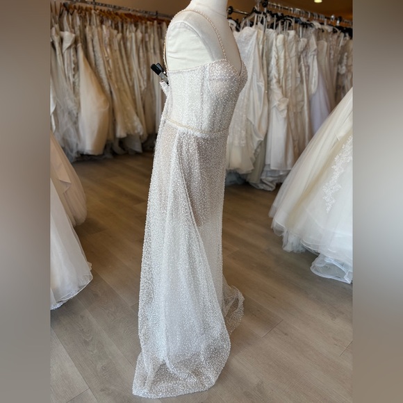 Azazie Cream Sleeveless Sweetheart Wedding Gown - Picture 5 of 7